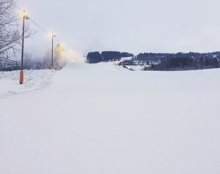 Det snør og flere bakker åpner!
Dagens første g.