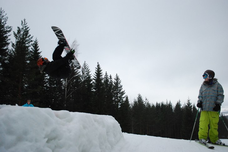 drog på mej en bräda och drog backflip har åkt . Foto: philip ottosson. Åkare: sebastian kjerulf.