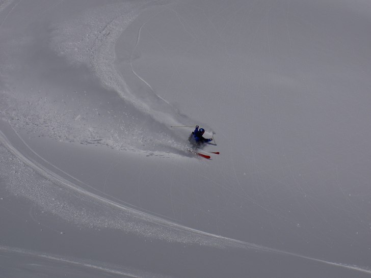 Laydown and spray.. Foto: Erik Gölen. Åkare: Johan Axberg.