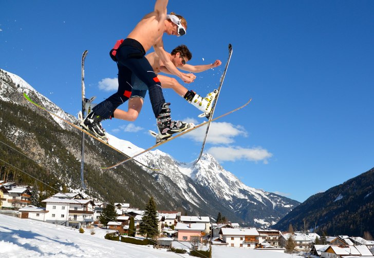 I det blå 1. Foto: Conrad Sundén. Åkare: Lukas Deblén Alexander Frölin.