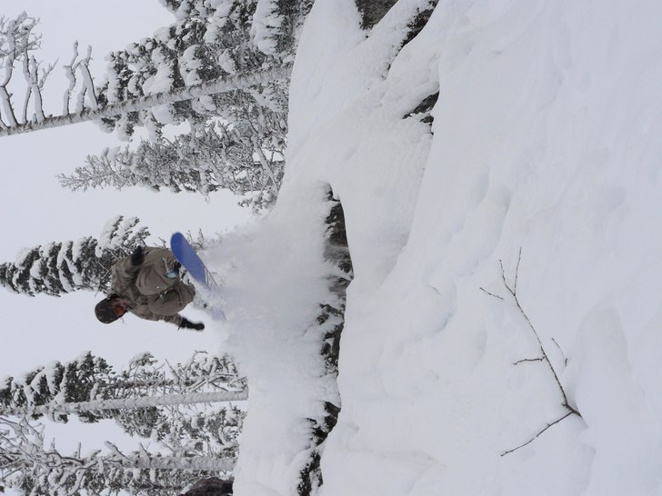 Drop i Kåbdalis. Foto: Simon Sundberg. Åkare: Joel Elenius.