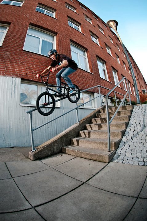 Grinda lite en dag

http://magnusphoto.nu/. Foto: Magnus Karlsson. Åkare: Joacim Nyman.