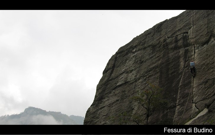 Sarah visade var skåpet skulle stå och knöt iho. Foto: Christian Türk. Åkare: Sarah the american power girl.