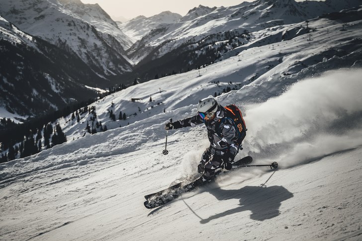 Härlig sväng med fantastisk utsikt ner mot St An.