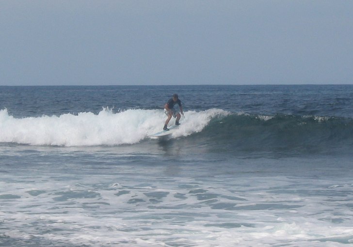 tyvärr har vågen redan skummat men vad kan man v. Foto: pappa. Åkare: jag.