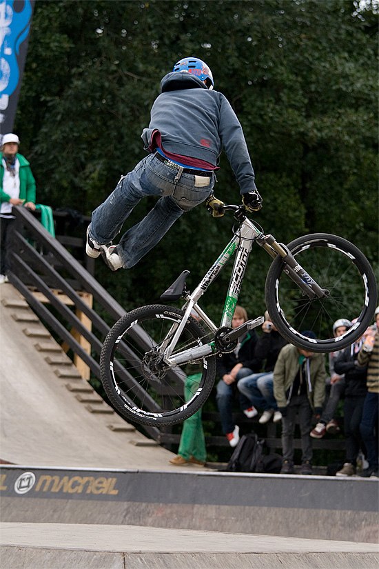 Linus i spinen. Foto: Kenneth Einars. Åkare: Linus Sjöholm.