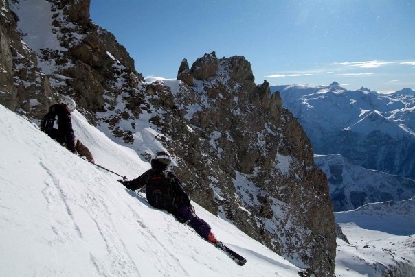 Off pist åkning med fotograf. . Foto: Alpe d´Huez. Åkare: Linda Hopstadius, Johan Forsberg.