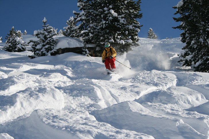 Sjukt kul dag och vi har fått ännu mer snö i Ze. Foto: Axel Reimbladh. Åkare: Robin Ljungqwist.