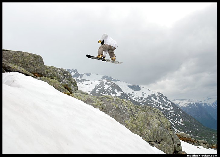 bs 180 indy över några stenar i stryn...

. Foto: Mattias Klockar. Åkare: Anders Nises.