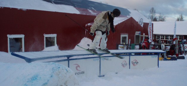 rejlslajd. Foto: viktor pettersson. Åkare: Kim Löfgren.