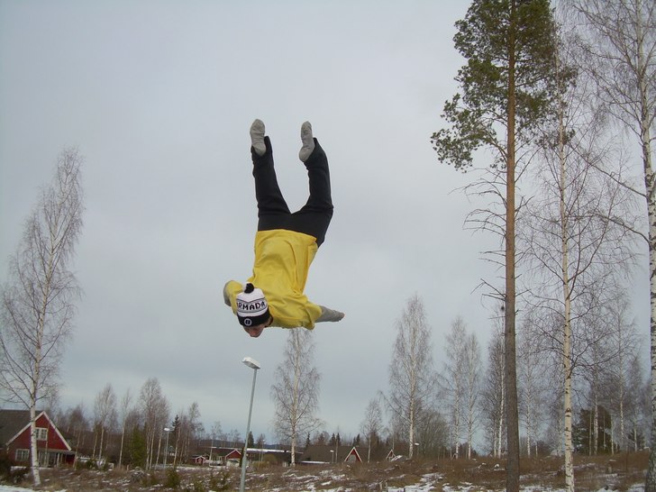 jag gör hjolman backflip. Foto: elis waltersson. Åkare: johan ivarsson.