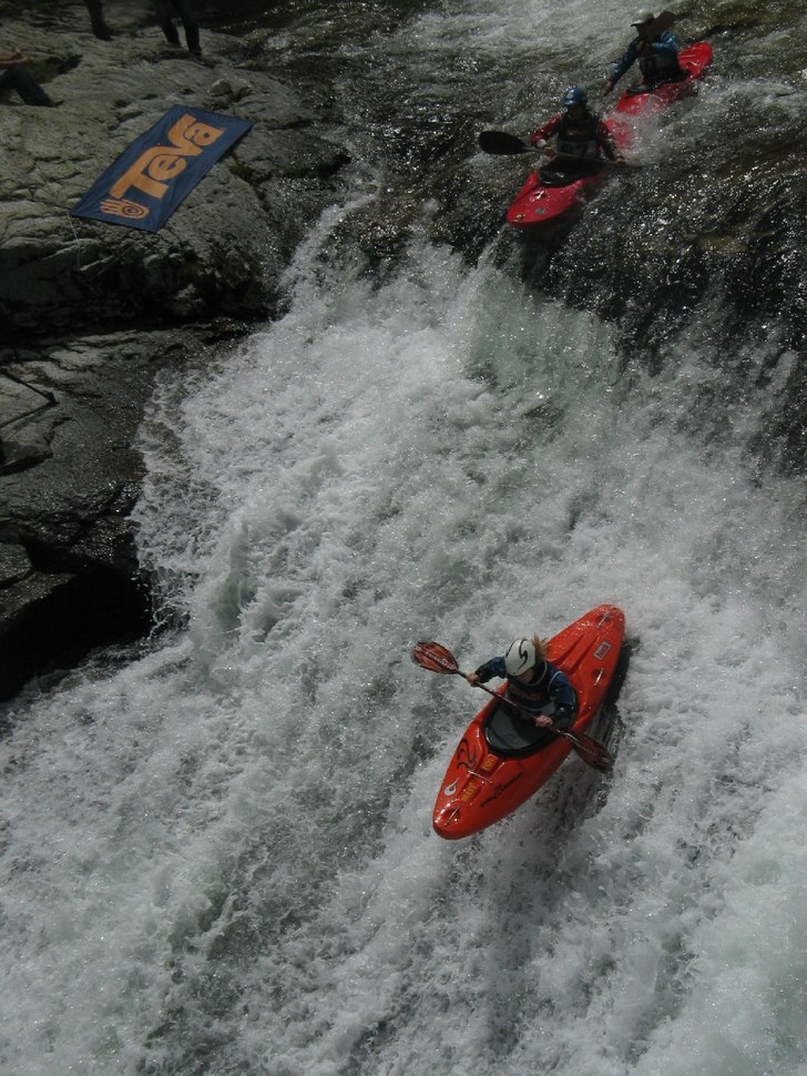 Teva Extreme Outdoor Games 2006
Sveriges paddlare. Foto: Tjeckisk paddlare. Åkare: Paddlare: Malin Bergman.