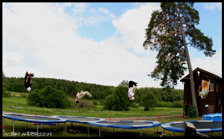 Backflip på 3. 1 2 3 ! :) Och adam blir lite efte. Foto: Robin Andersson. Åkare: Från V Sakarias Majander, Adam Forsberg, Edvin Uddfalk och Tobias Björsberg Åkerlindh.
