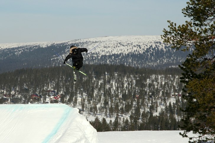 Bror lägger fina nosemutar.. Foto: Johan Söderlund. Åkare: Daniel Söderlund.