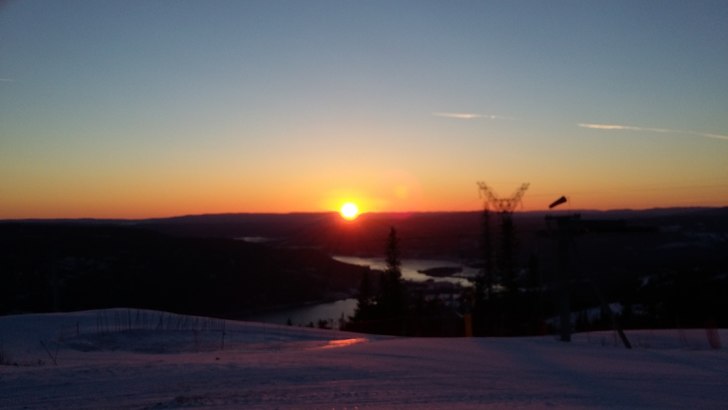 Sol og flotte forhold i fjellet
Soloppgangen på m.