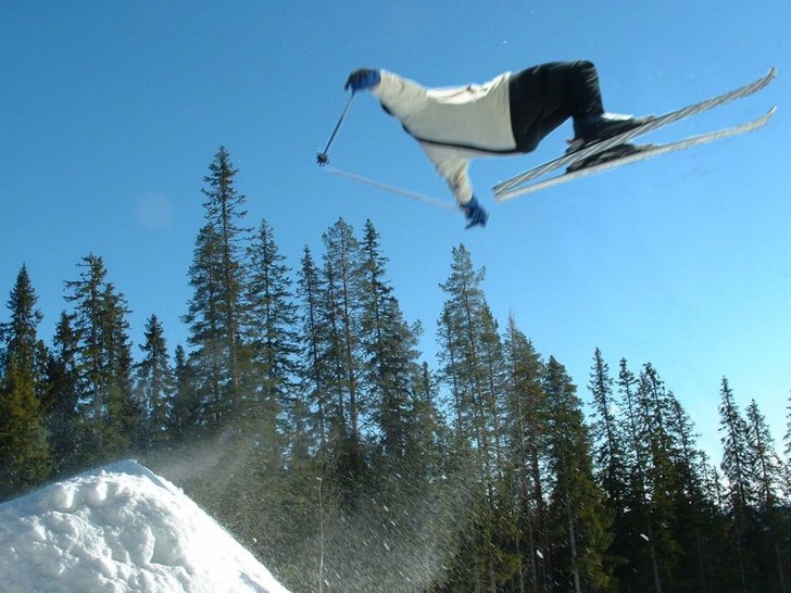 Jag vet inte vad tricket heter men så här ser de. Foto: Carl Lindahl. Åkare: Kristoffer Wiklund.