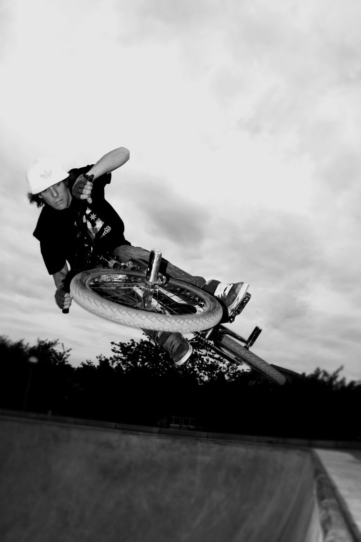 Jag stukade tummen efter en misslyckad nohander, s. Foto: Joakim Croy. Åkare: Bjorn.