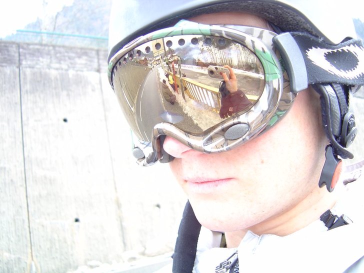 Väntande på bussen ger tid till såna här läck. Foto: Johan Littorin. Åkare: Johan Littorin.