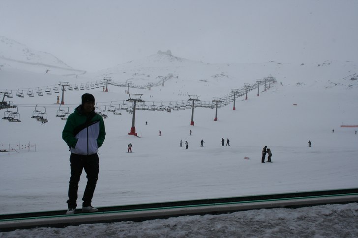På ett sådant där nybörjarband i Sierra Nevada. Foto: Torbjörn Eriksson. Åkare: Jonas Eriksson.