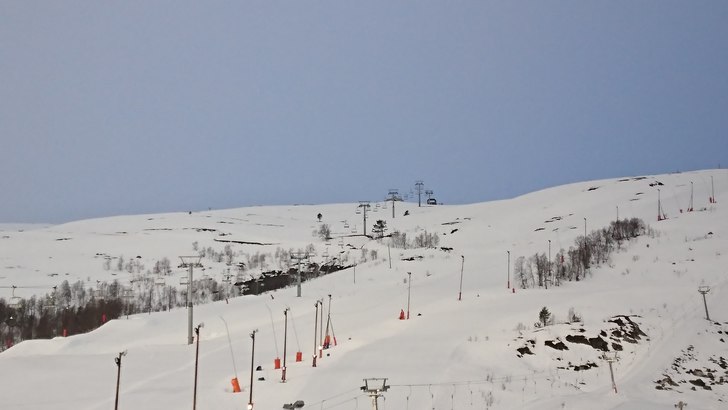 Tirsdag 4.April 
Tirsdag 4.April. +6  Fursettrekke.