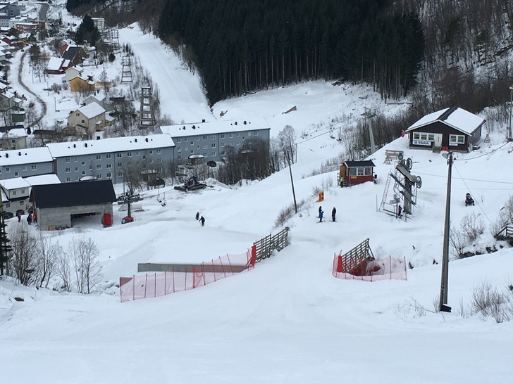 Bakken er åpen????
Både stolheis og skitrekk er .