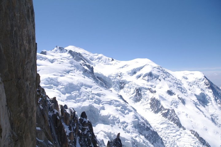 Mont Blanc fotad från bron mellan gondolhuset och. Foto: Karl Olofsson.