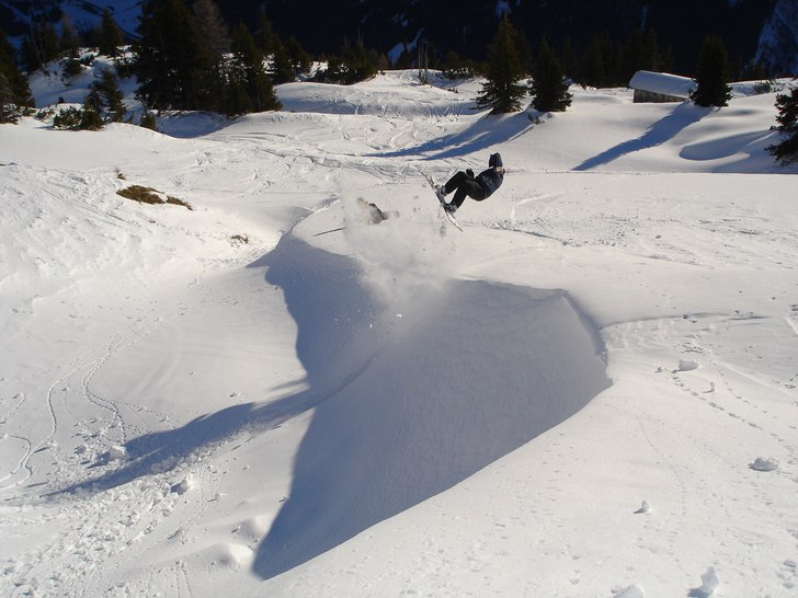 Ngt mysko frontflip.. Foto: Puya. Åkare: Linus Hagberg.