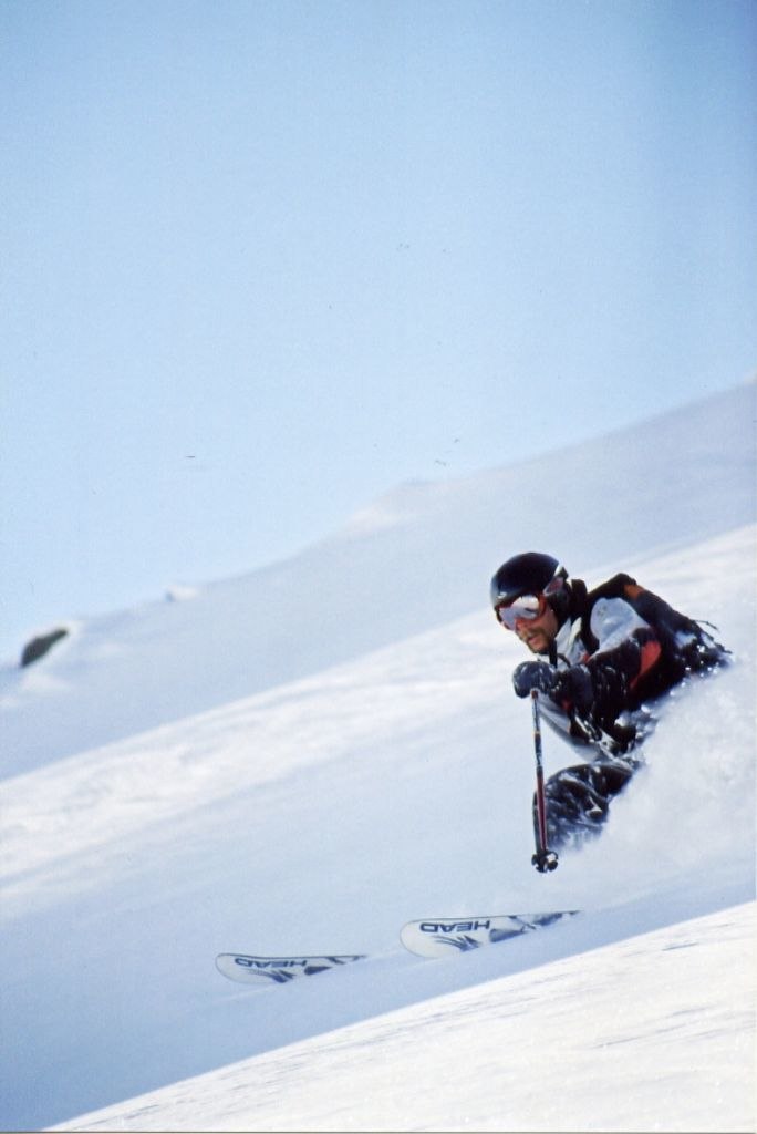 Surfing i puder.... Foto: Daniel Eriksson. Åkare: Martin Bengtsson.