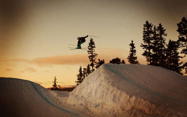 solnedgång i arenan en decemberkväll. Foto: Emil bergsjö. Åkare: Jag.