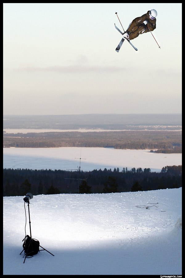ännu en photosessh i gesundas hopp!
nötte bakl�. Foto: Kristoffer lindgren. Åkare: Jesper Norén.