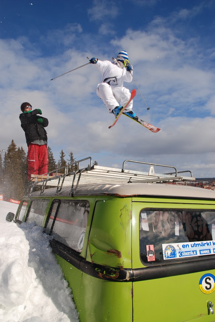 skön dag när vi slet upp en folka buss i backen . Foto: Lisa Johansson. Åkare: Fredrik Grut Jonsson.