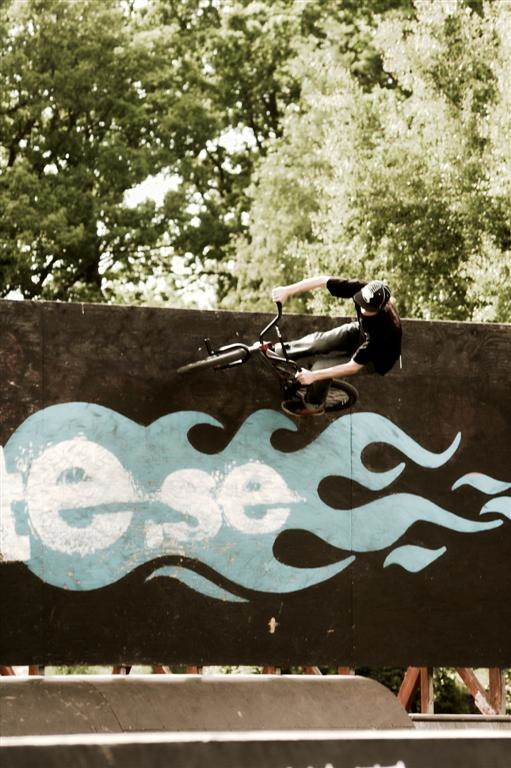 Skogås wallride. Foto: Micke Östanhed. Åkare: Jonas Sjöbeck.
