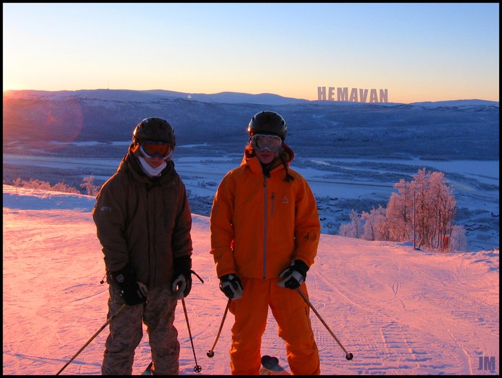 strike a pose at christmas. Foto: Fredrik Sundvall. Åkare: Johan & Andreas.