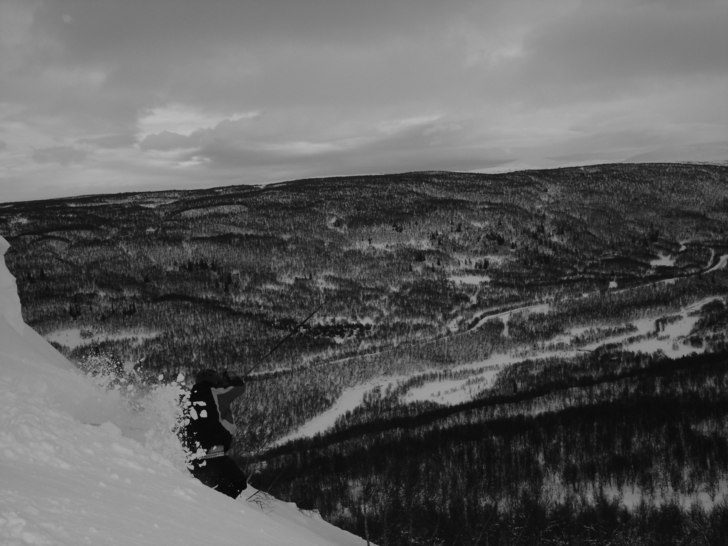 Jag precis i en skön sväng. Foto: Andreas Oscarsson. Åkare: Pelle Tunell.