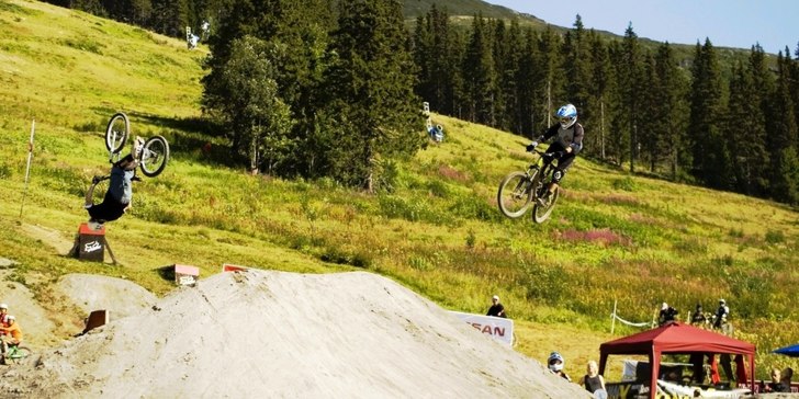 Backflip+ långa gapet. Foto: Kenneth Einars. Åkare: Vet ej.