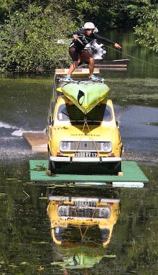 Skön railsetup i anslutning till tävlingsområde. Foto: jens westergård. Åkare: random fransman på wakeskate.