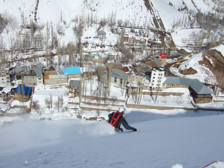 Dagens sista svängar på väg hem till stugan o v. Foto: Linus Hagberg. Åkare: Gustav Kågesten.