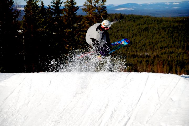 Hood?. Foto: Alexander Aapro. Åkare: Simon Axtelius (jag).