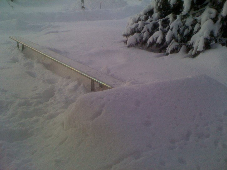 ska gå ut och skotta och tog en bild på min rail. Foto: FMS. Åkare: MIN RAIL!.