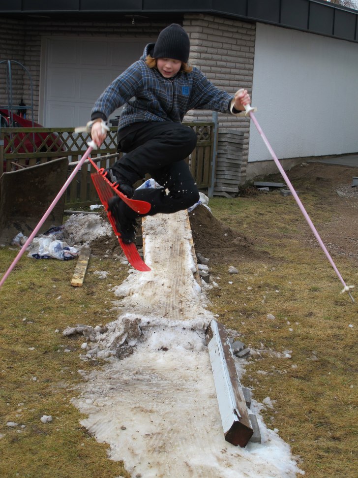 Galen i stan
Brist på snö, blev ett byggge av d. Foto: Jeanette Elmström. Åkare: Emil Elmström.