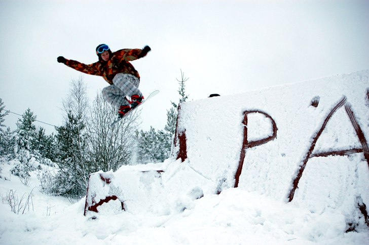 Marcus går på höjd. Foto: Tommy Andersson. Åkare: Marcus Nilsson.