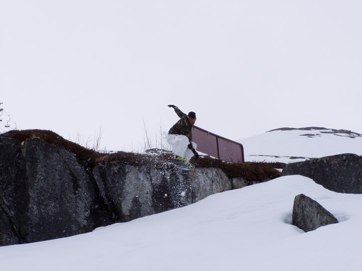 Någon stenad människa hade burit upp railem så . Foto: L'Aska. Åkare: RobBialy.