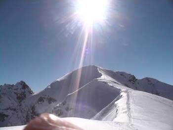 En vacker dag och en knapp timmes knall från Zurs. Foto: Emil Liljert. Åkare: Marius Nielsen, Emil Liljert, Stefan.