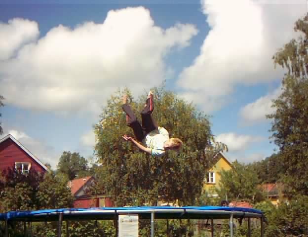 sideflip på matta. Foto: fredrik nilsson. Åkare: tobias lundström.