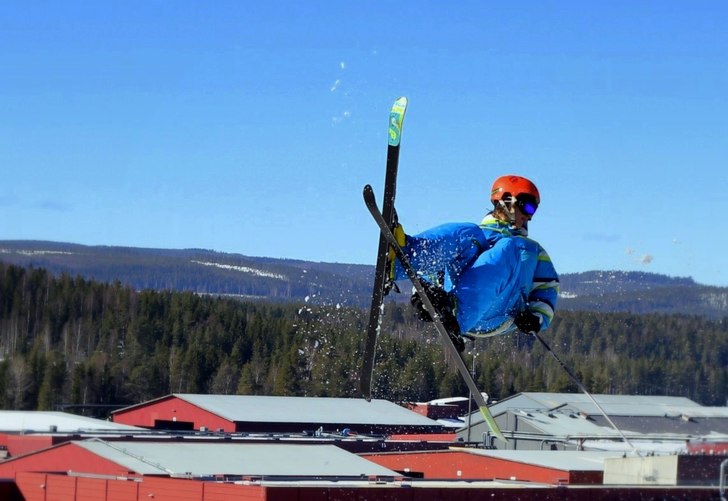 ett hopp. Foto: Linus holmström. Åkare: albin johansson.