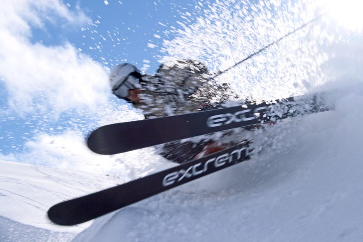 Tog för mycket fart och landade nästan på Ante.. Foto: Andreas Engström. Åkare: Johan Bramberg.