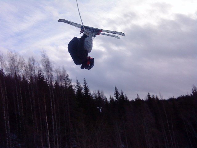 front flip. Foto: tobbe häggblom. Åkare: alexander sundström.