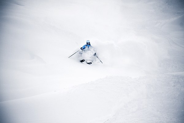 Nothing but pow.. Foto: Marcus Rönne. Åkare: Christoffer Ström.