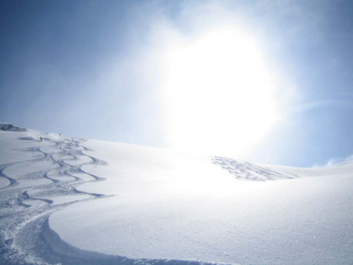Farsan lägger upp ett spår. Foto: Magnus Bergelin.