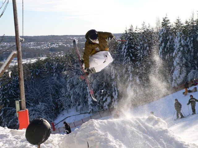 Öppningsdagen i Ulricehamn, strålande solsken me. Foto: johan wistberg. Åkare: Christian Ekdahl.